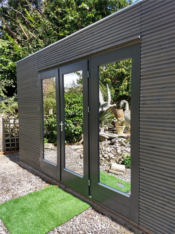 Ultra modern garden room, from our Linea range.  Mirrored windows to reflect the garden. Perfect Garden office or studio. Fully insulated. Gallery Image